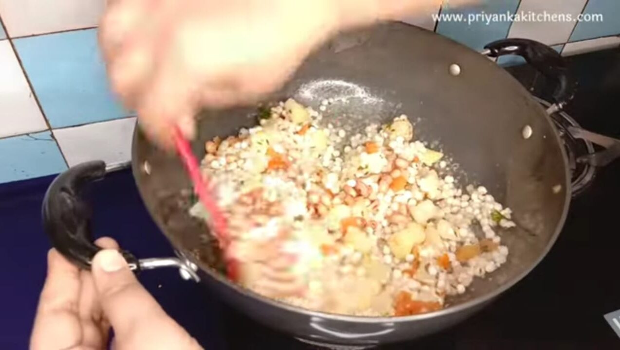 Non-Sticky Sabudana Ki Khichadi | Sabudana Khichdi Recipe | How to Make Non-Sticky Sabudana Khichdi | Sabudana Khichdi Recipe (Fluffy & Non-Sticky)-priyankakitchens.com