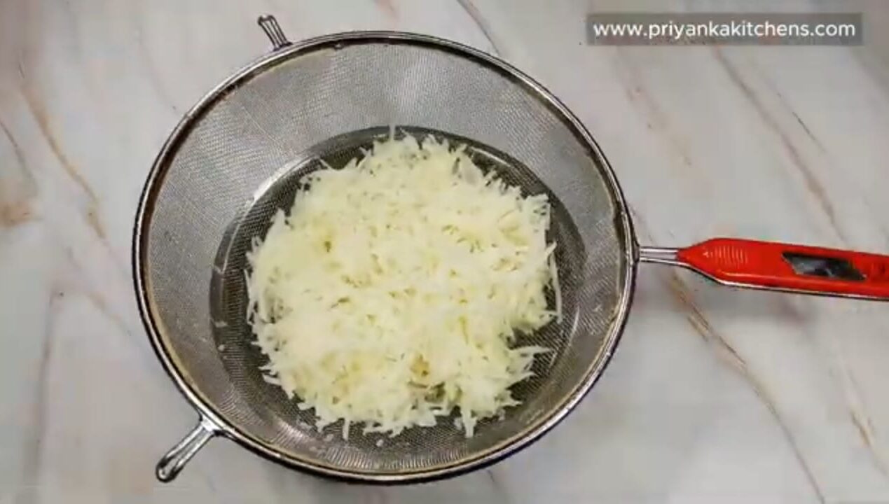 How to make Aloo Laccha| आलू लच्छा नमकीन । Aloo Lachha Namkeen | Potato Chivda | Farali Potato farsaan | www.priyankakitchens.com