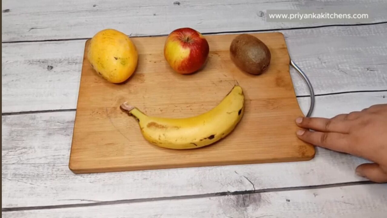 Fruit Salad | Fruit Salad Recipe Without Cream in Hindi-priyankakitchens.com