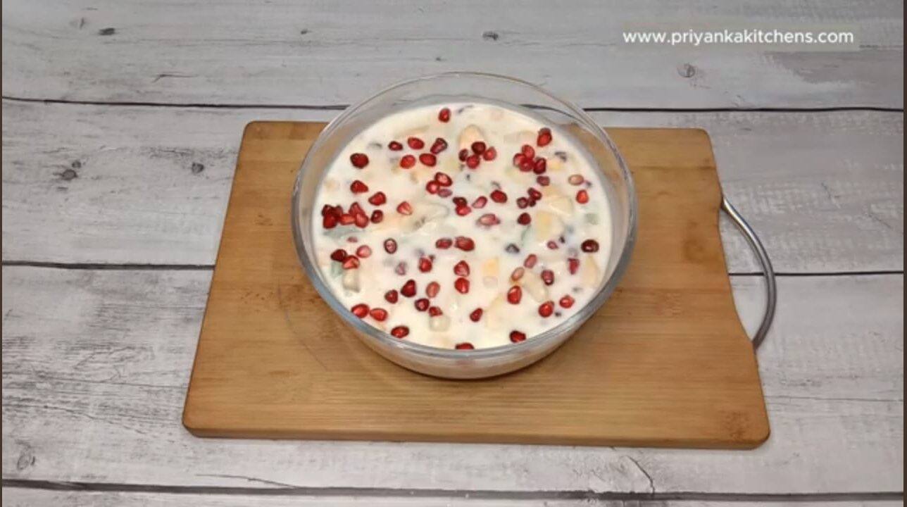 Fruit Salad | Fruit Salad Recipe Without Cream in Hindi-priyankakitchens.com