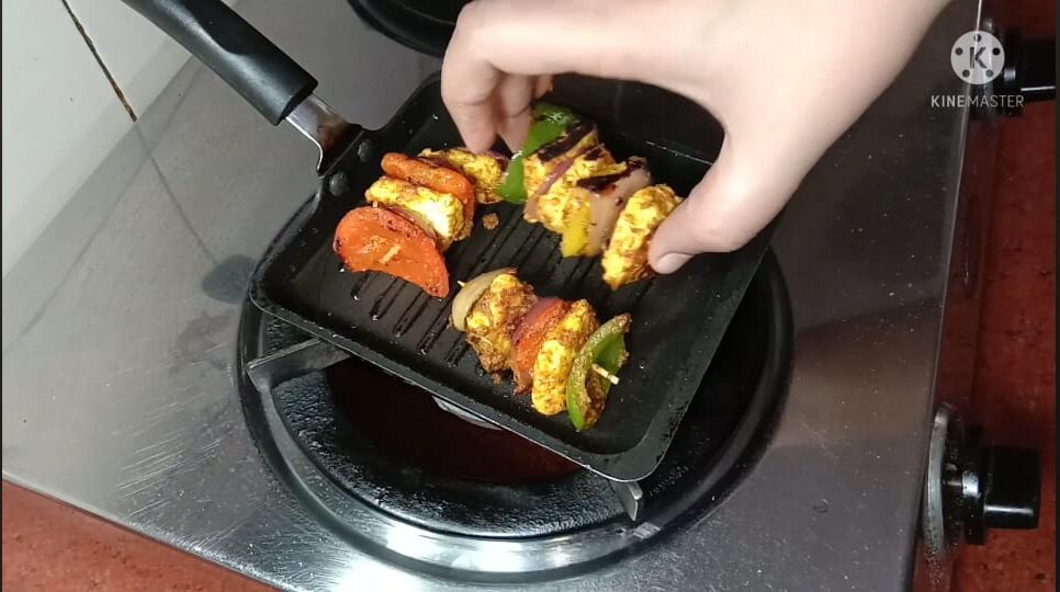 तंदूरी पनीर टिक्का | Tandoori Paneer Tikka Recipe in Hindi | Tandoori Paneer Tikka | How to Make Paneer Tikka Recipe Without Oven